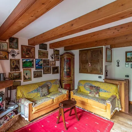 Apartamento Joivy Big Flat For 6 With Backyard And Parking In Courmayeur