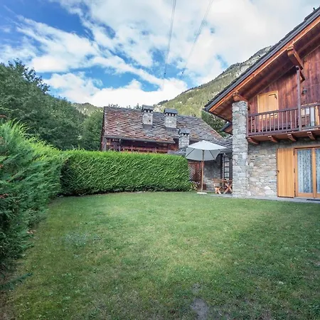 Joivy Big Flat For 6 With Backyard And Parking In Apartamento Courmayeur