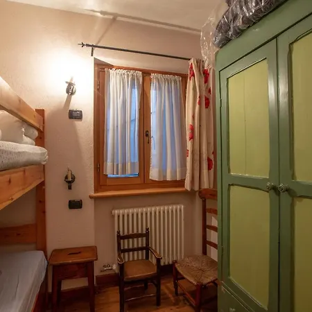 Апартаменты Joivy Big Flat For 6 With Backyard And Parking In