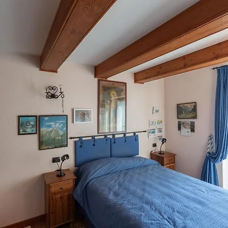 Daire Joivy Big Flat For 6 With Backyard And Parking In Courmayeur